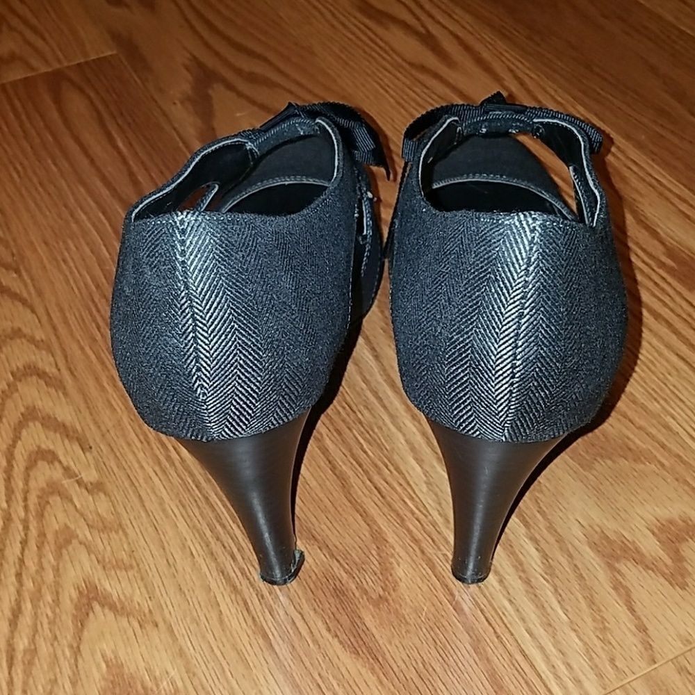 Ann Marino by Bettye Muller bow heels Sz. 9 . - Picture 3 of 6